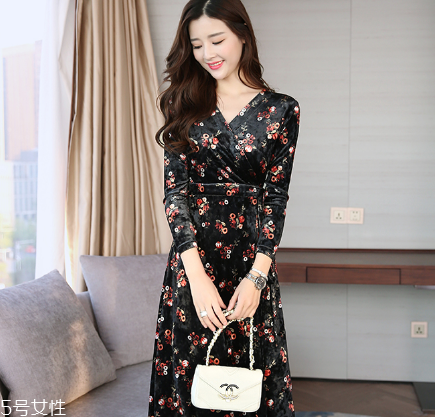 怎么穿衣服有女人味？跟著她學就對了