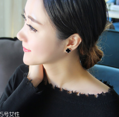 朋克風(fēng)女生穿衣 朋克和冬日更搭！