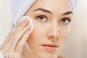 涂粉底液如何避免假面？少量多次慢慢調(diào)整
