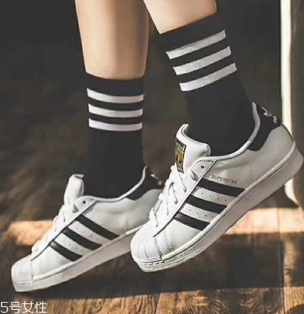 阿迪達斯有40.5碼嗎？阿迪達斯鞋碼這樣挑