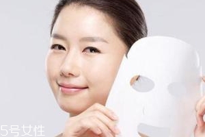 面膜不服帖怎么辦？中間剪開更好敷