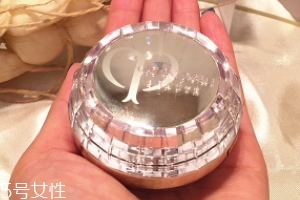 CPB晶致眼霜油不油？水油科學(xué)配比
