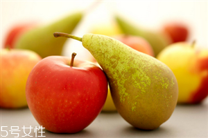 梨子和蘋果哪個(gè)好？吃蘋果注意事項(xiàng)