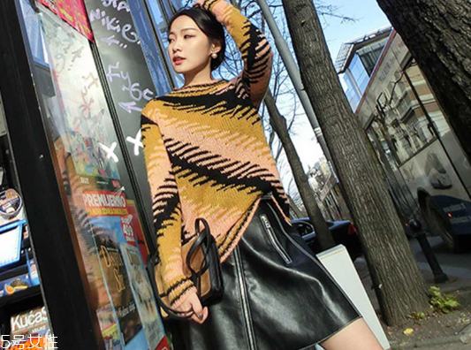皮裙配什么上衣好看？教你做個(gè)硬糖女孩