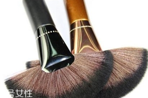 散粉刷該如何清洗？勿用堿性洗滌劑