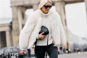 白色皮草怎么搭配？專屬于冬季的圣潔女神范兒