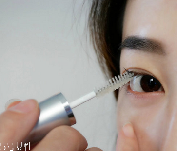 睫毛增長(zhǎng)液可以用于眉毛嗎？睫毛增長(zhǎng)液還可以涂頭發(fā)