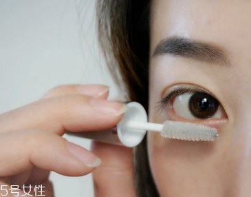 睫毛增長(zhǎng)液可以用于眉毛嗎？睫毛增長(zhǎng)液還可以涂頭發(fā)