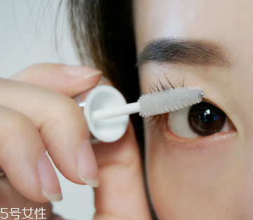 睫毛增長(zhǎng)液可以用于眉毛嗎？睫毛增長(zhǎng)液還可以涂頭發(fā)