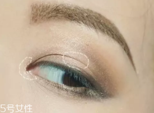 皮膚黑怎么選粉底？至少用兩種色號