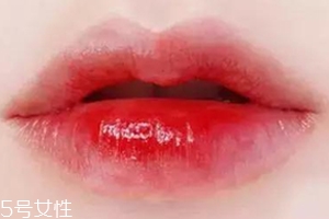 化妝新手怎么化唇妝？咬唇妝自然日常