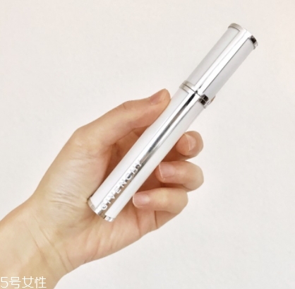 紀(jì)梵希睫毛膏哪款好？海膽折角睫毛膏任你選擇