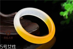 黃龍玉手鐲多少錢？這個種類的價值最貴