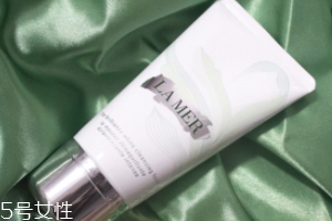 海藍(lán)之謎潔面泡沫和潔膚乳有什么區(qū)別？適合不同膚質(zhì)
