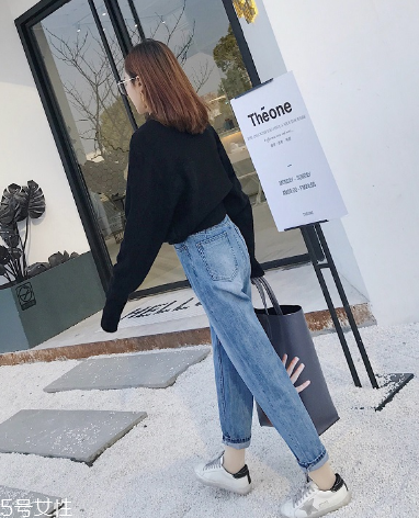 寬松牛仔褲配什么上衣？帶給你不一樣的美感