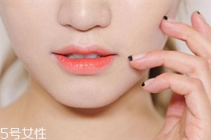 唇紋怎么去除？淡化唇紋的唇膏推薦