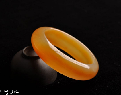黃龍玉手鐲戴哪只手？手鐲佩戴要當(dāng)心