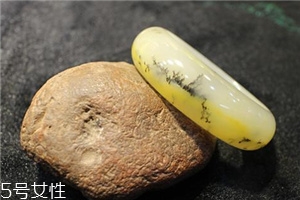 黃龍玉手鐲戴哪只手？手鐲佩戴要當(dāng)心