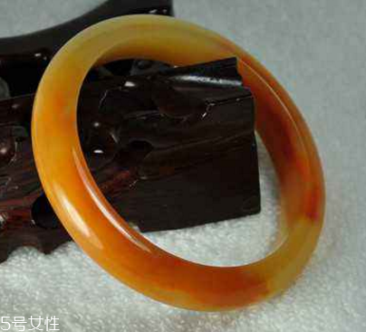 黃龍玉手鐲起棉怎么辦？正常現(xiàn)象不必驚慌