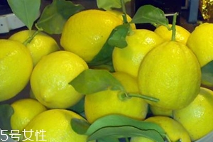 檸檬精油能加在哪些護(hù)膚品中？少量添加都可以