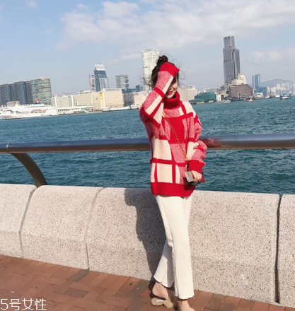 大紅色毛衣配什么顏色好看？色彩搭配很重要