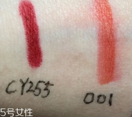 唇釉和口紅哪個(gè)不容易掉色？