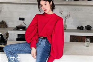 拼色牛仔褲怎么搭配？開春的最火的一條褲子