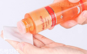 痘痘反復(fù)長(zhǎng)是什么原因？基礎(chǔ)護(hù)膚不夠用心
