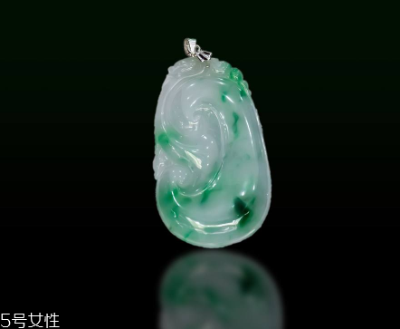 翡翠起膠是什么意思？起膠現(xiàn)象屬于高檔翡翠