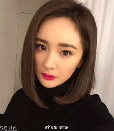 短發(fā)發(fā)尾外翻的發(fā)型怎么弄？誰弄誰美