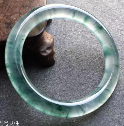 翡翠手鐲怎么看水頭？行家教你這樣挑