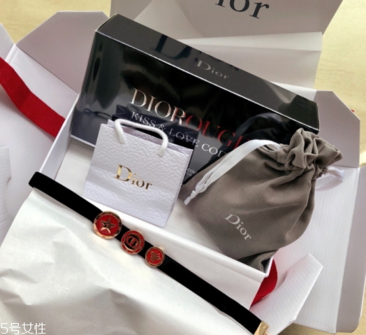 迪奧2018情人節(jié)限量多少錢？love kiss情人節(jié)口紅試色