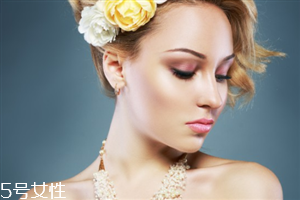 發(fā)量多女生適合什么發(fā)型？形象百變的你