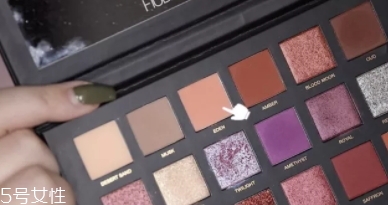 huda beauty沙漠盤怎么畫？油管大神一步步示范