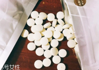 臉上有斑點怎么去除？食療/精華/面膜三管齊下