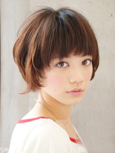 女生發(fā)質(zhì)軟適合什么發(fā)型？胖圓臉顯瘦發(fā)型參考