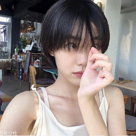 女生發(fā)質(zhì)軟適合什么發(fā)型？胖圓臉顯瘦發(fā)型參考