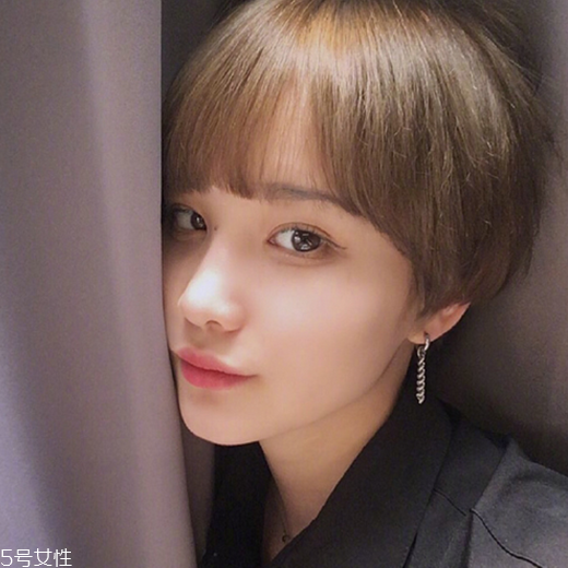 女生發(fā)質(zhì)軟適合什么發(fā)型？胖圓臉顯瘦發(fā)型參考