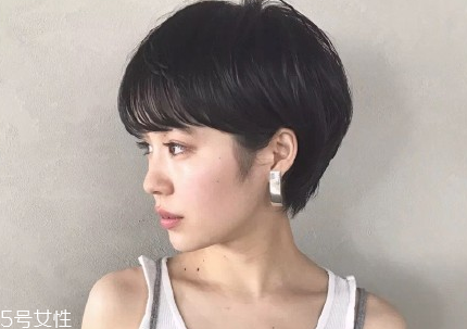 短頭發(fā)染什么顏色好看洋氣顯白？短發(fā)這樣弄好看又大方