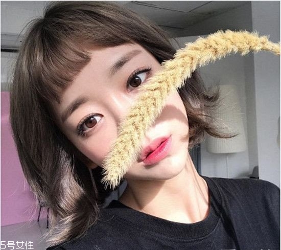 外翹短發(fā)適合什么臉型？再燙內(nèi)扣你就out了