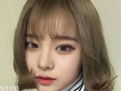 短頭發(fā)染什么顏色好看洋氣顯白？短發(fā)這樣弄好看又大方