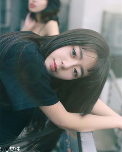 鉆石臉適合什么發(fā)型？流行色也隨之而來(lái)