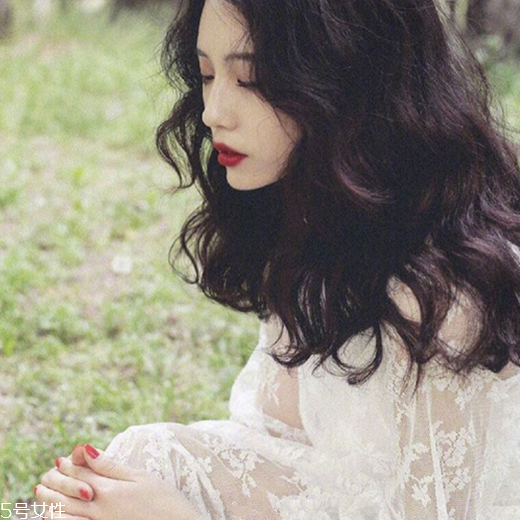 發(fā)量多女生適合什么發(fā)型？形象百變的你