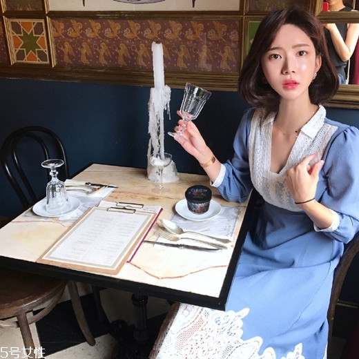 發(fā)量多女生適合什么發(fā)型？形象百變的你