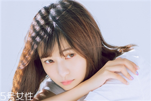 2022最流行的發(fā)色顯白？不同膚色適合不同發(fā)色