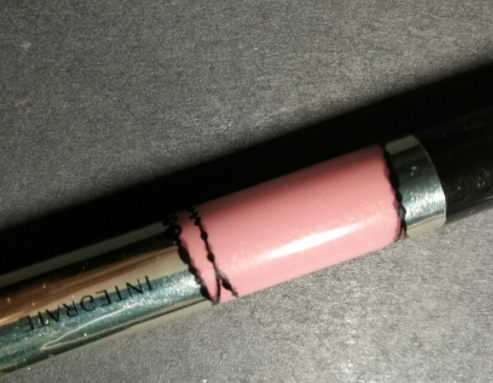 唇彩和口紅哪個危害大？