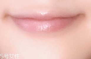 唇彩怎么涂？按照步驟涂抹