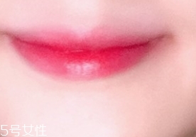 唇彩怎么涂？按照步驟涂抹