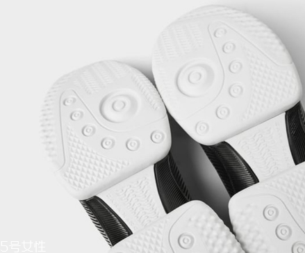 zara低配版巴黎世家襪子鞋多少錢_在哪買？