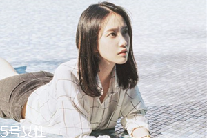 齊肩直發(fā)染什么顏色好看？簡(jiǎn)單好看的齊肩發(fā)扎法